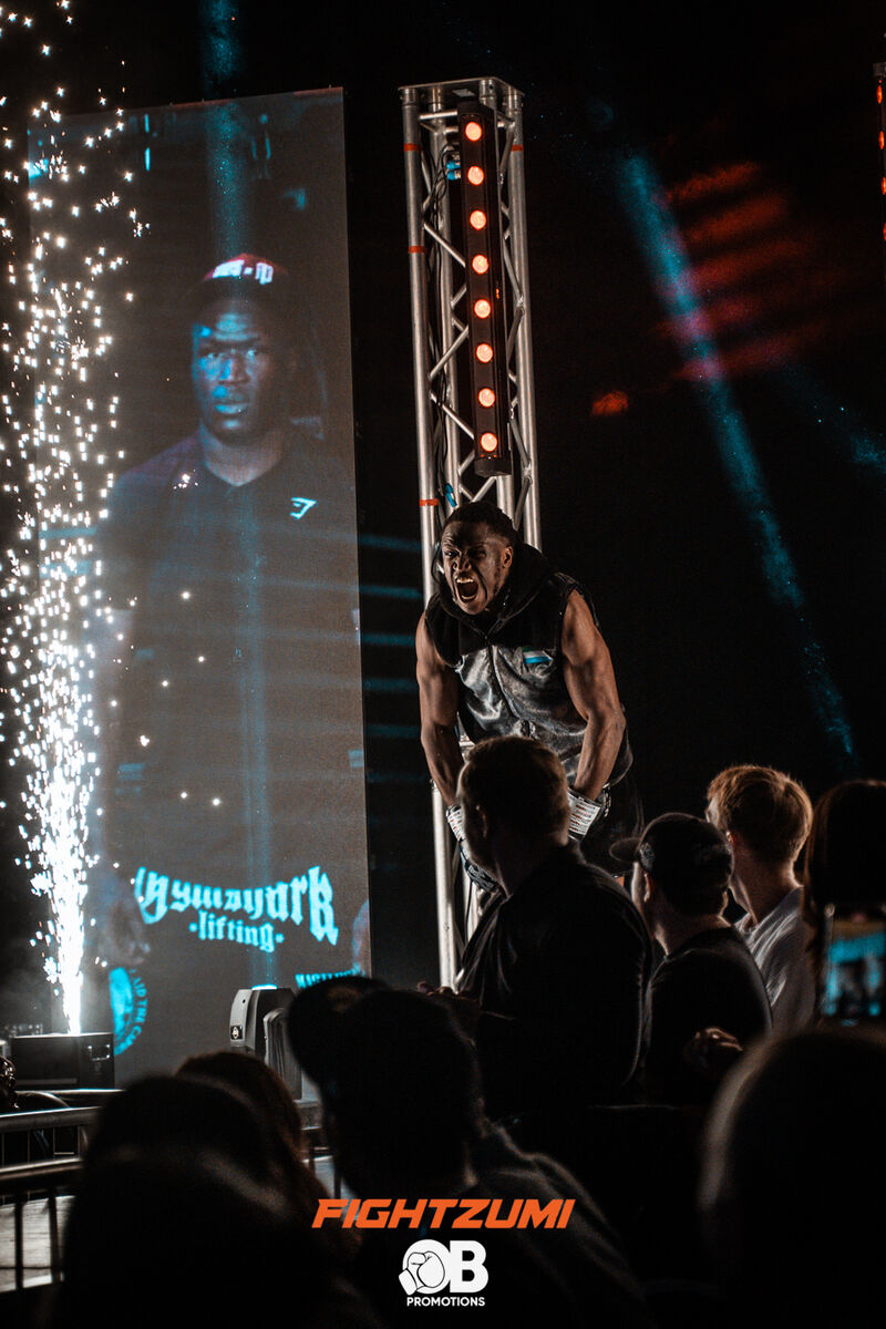 Zumi Fight House 4.0 fighter entrance with pyro